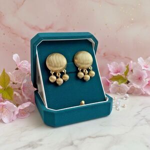 Sarah Coventry Signed Gold Tone Clip-On Earrings – 1” Vintage Statement